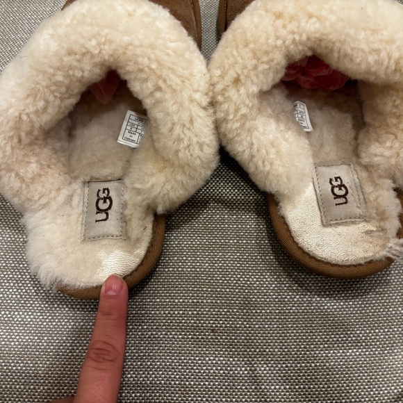 UGG Tan Slippers Size 9 - Picture 6 of 9